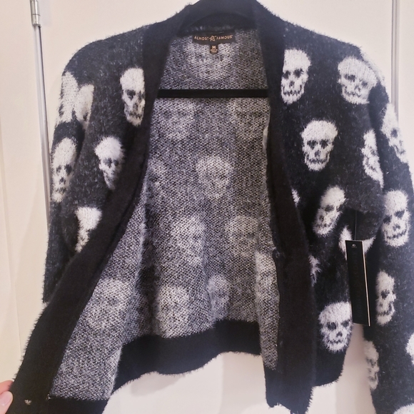 BRAND NEW with tag, super soft black and white skull cardigan. -M- - Picture 9 of 16